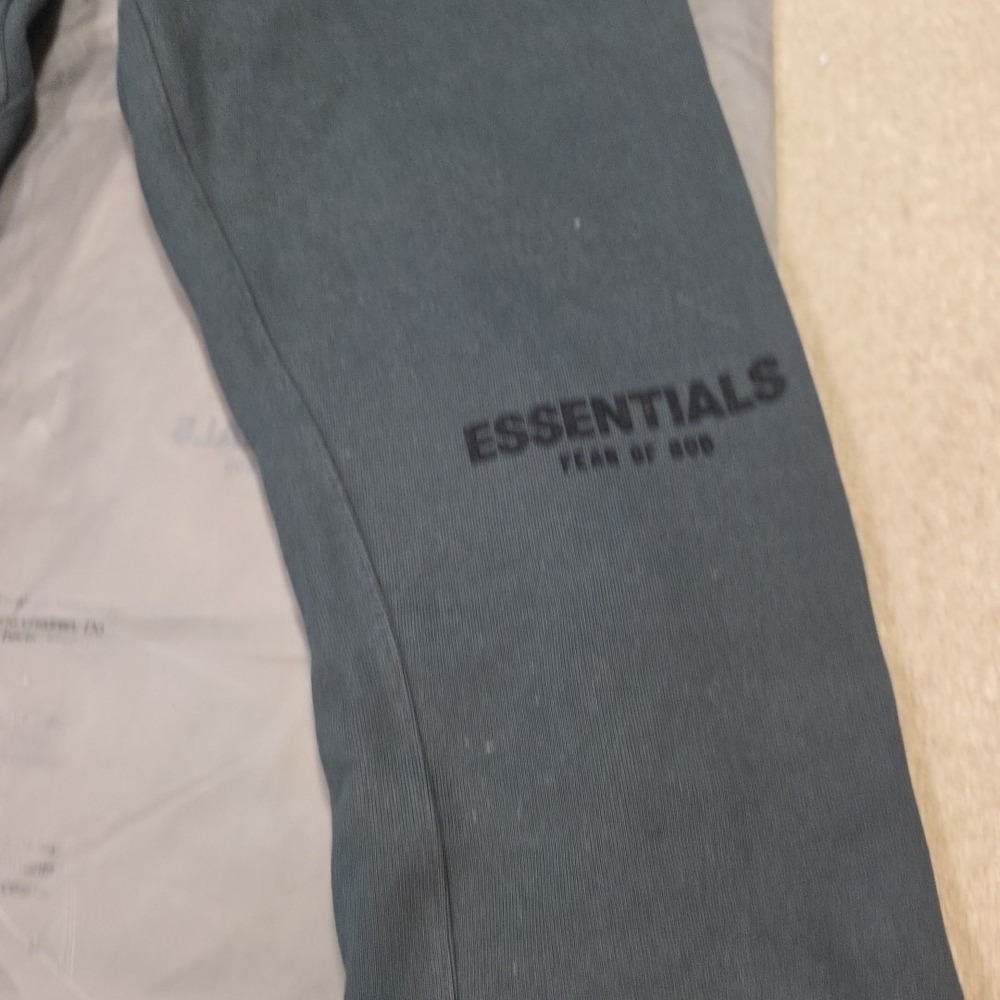Fear of God Essentials Men's Black Fleece Logo Drawstring Sweatpants Size XS - Picture 8 of 8